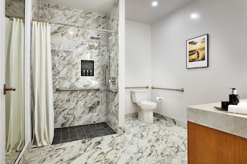 Combined shower/tub, designer toiletries, hair dryer, bathrobes at Elan Hotel