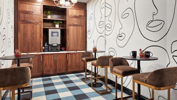 Lobby-lounge