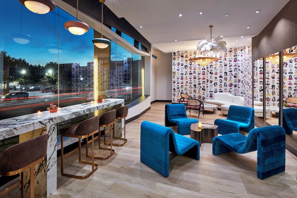 Elan Hotel
