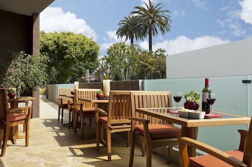 Elan Hotel