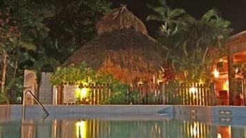 2 piscines extérieures