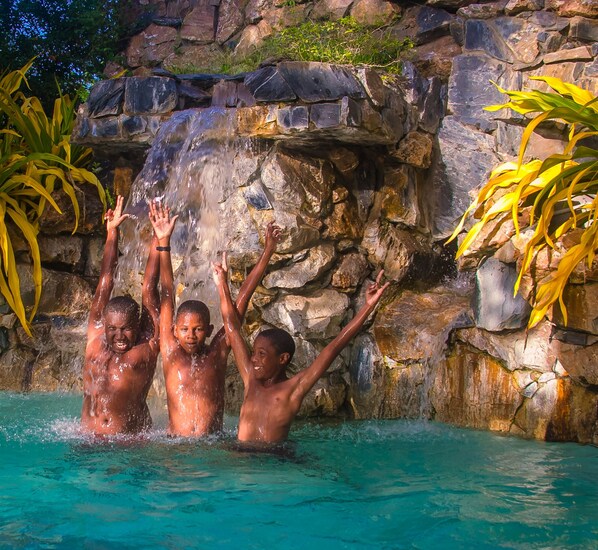 2 outdoor pools