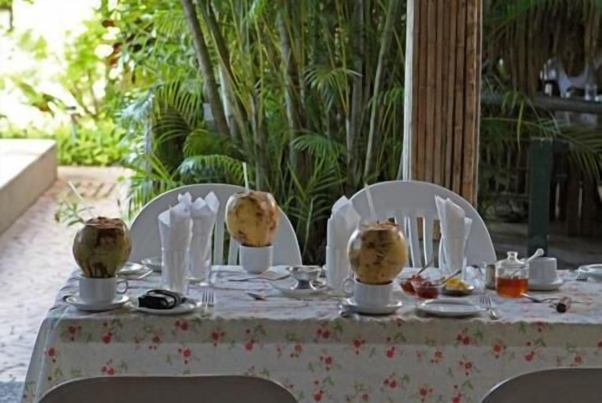 breakfast, lunch, dinner served; international cuisine