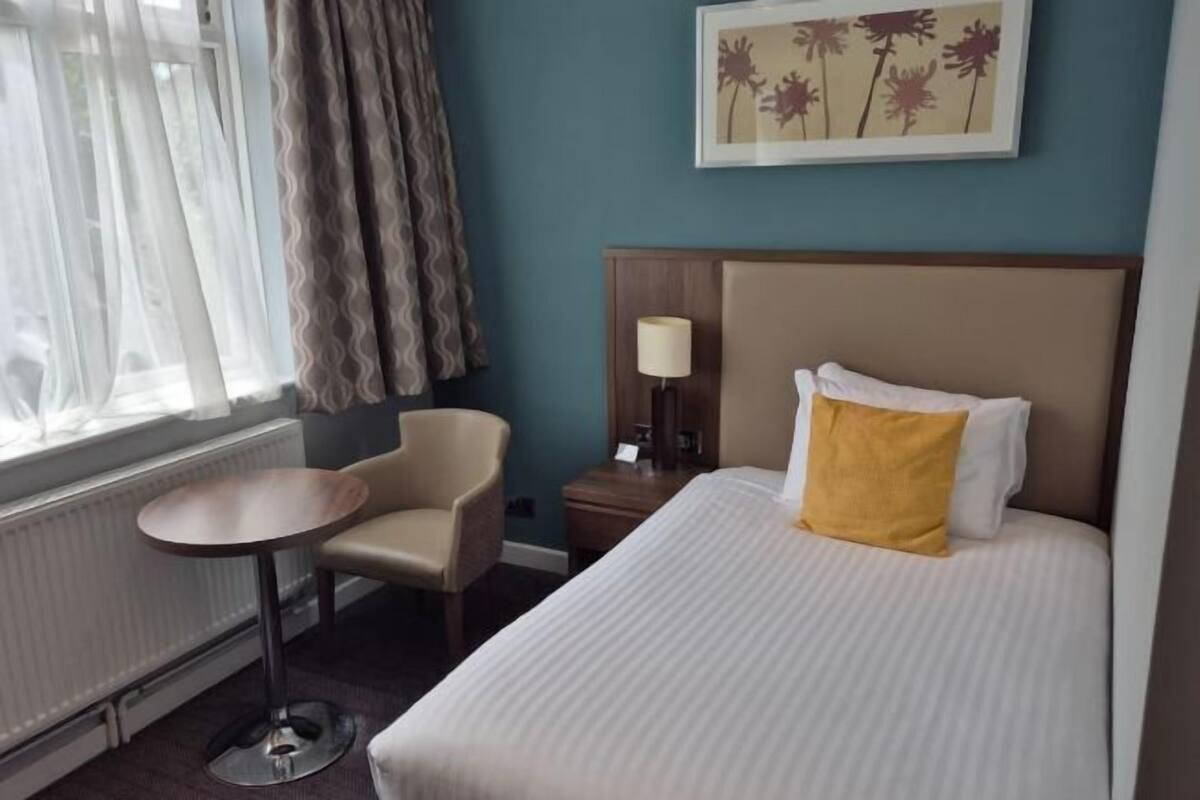 Desk, iron/ironing board, WiFi (free), bed sheets