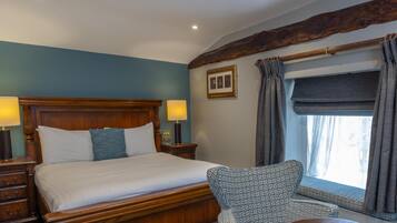 Executive Room, 1 Double Bed, Non Smoking | Desk, iron/ironing board, free WiFi, bed sheets