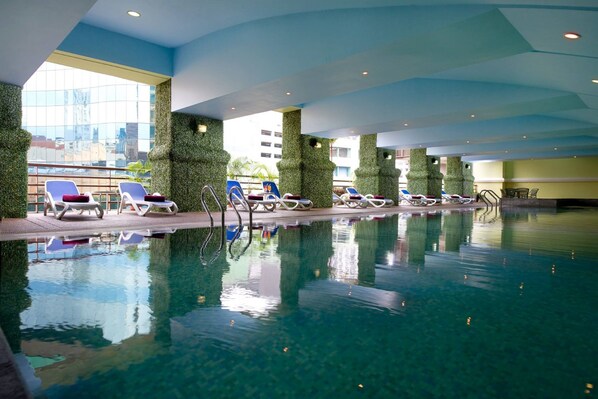 Piscine intérieure
