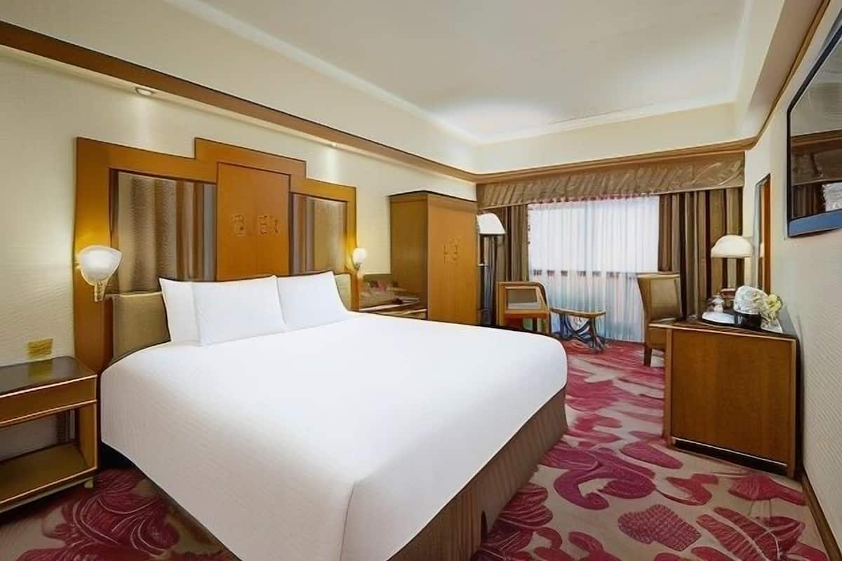 In-room safe, desk, blackout drapes, WiFi (free)