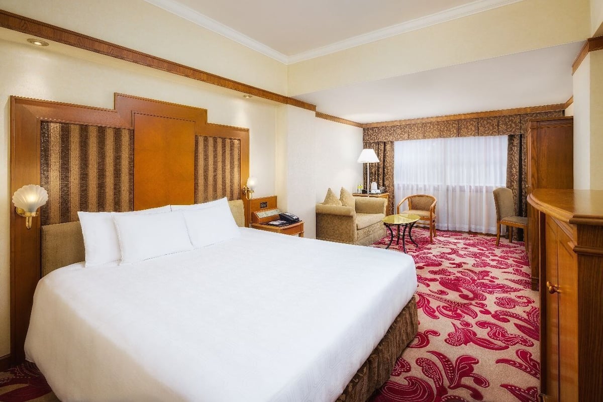 In-room safe, desk, blackout drapes, WiFi (free)