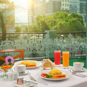 Breakfast, lunch, dinner served; international cuisine 