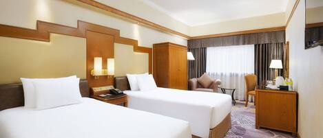 1 slaapkamer, een kluis op de kamer, een bureau