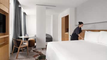 Merdeka Premier | Down comforters, pillowtop beds, minibar, in-room safe