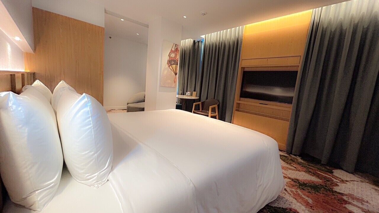 Merdeka Premier | Down comforters, pillowtop beds, minibar, in-room safe
