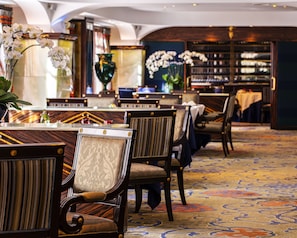3 restaurants; breakfast, lunch and dinner served  - Hotel Lisboa (Macau)