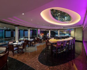 3 restaurants, breakfast, lunch, dinner served; international cuisine - Hotel Lisboa (Macau)