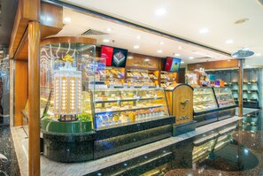 3 restaurants, spécialités Cuisine internationale