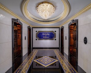 3 restaurants, breakfast, lunch, dinner served; international cuisine - Hotel Lisboa (Macau)