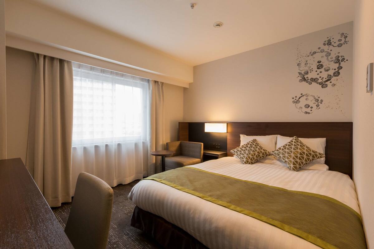 Standard Double Room, 1 Queen Bed, Non Smoking (17 ㎡) | In-room safe, desk, WiFi (free), bed sheets