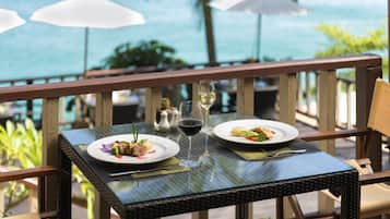 2 restaurants; ze serveren er ontbijt, lunch en diner