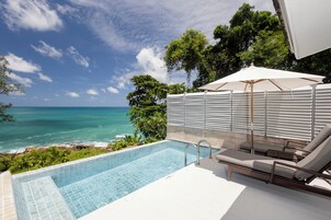 Minibar, in-room safe, desk, free WiFi