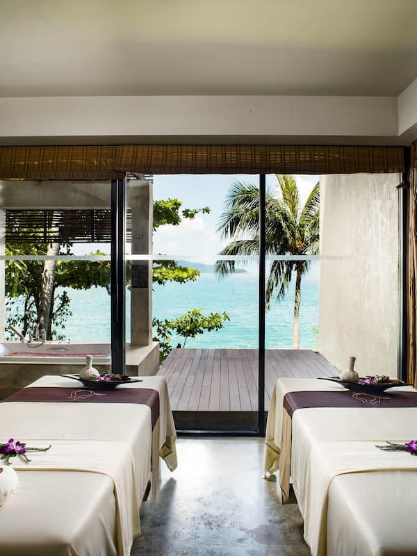 Couples treatment room(s), hot tub, body treatments, aromatherapy