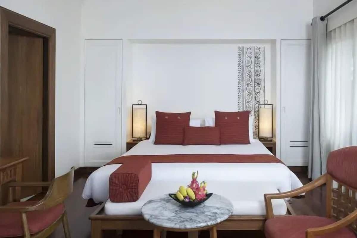 Minibar, in-room safe, desk, free WiFi