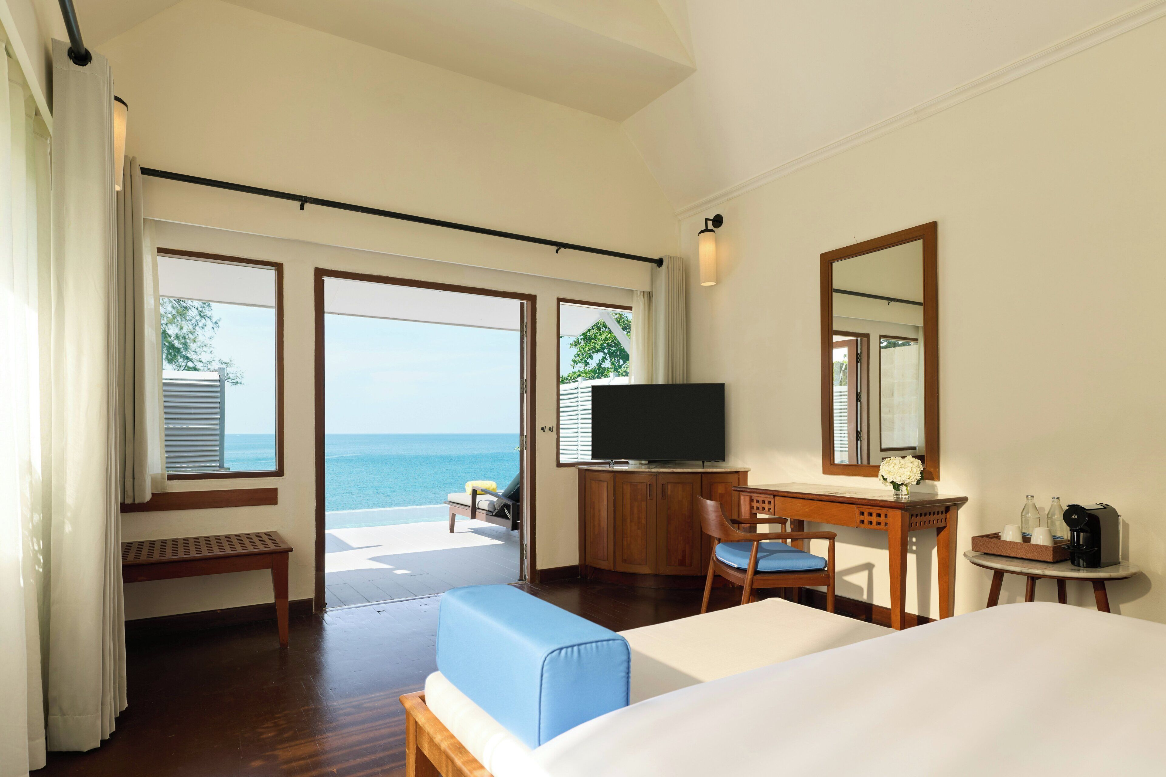 Deluxe Villa, 1 King Bed, Private Pool | Minibar, in-room safe, desk, free WiFi