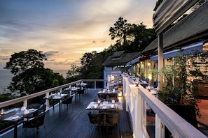 2 restaurants, breakfast served