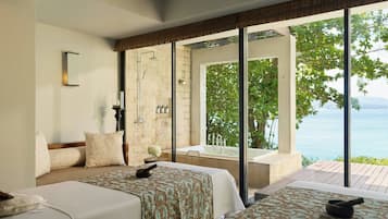 Couples treatment rooms, hot tub, body treatments, aromatherapy