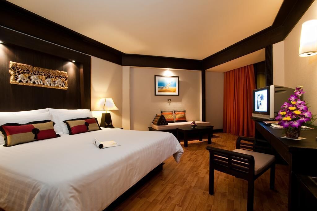 Minibar, in-room safe, desk, blackout curtains