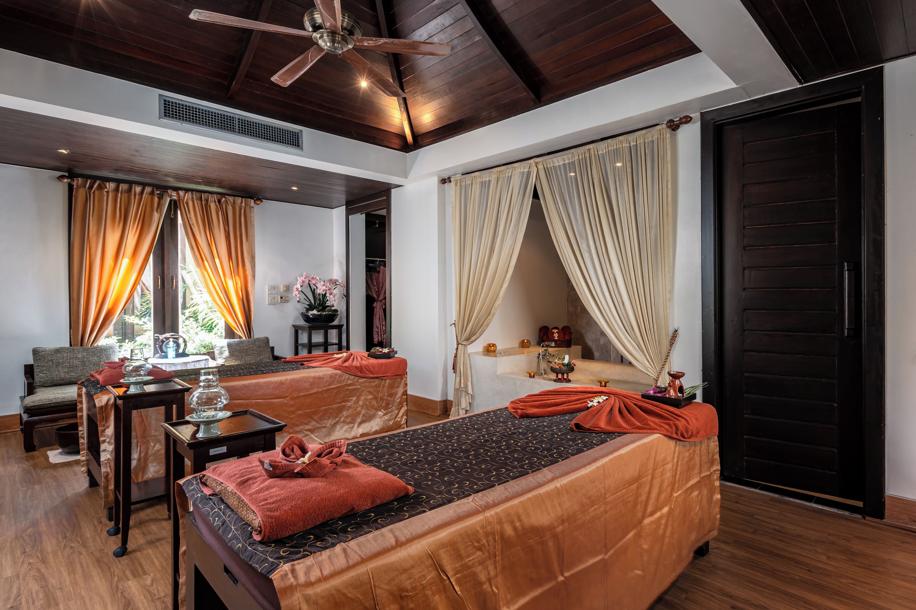 Couples treatment room(s), hot tub, body treatments, aromatherapy