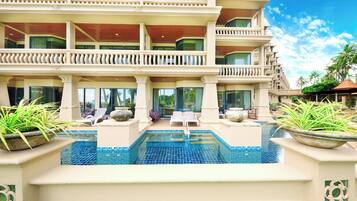 Minibar, in-room safe, desk, blackout curtains