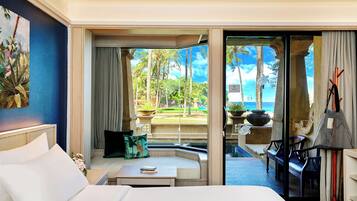 Minibar, coffres-forts dans les chambres, bureau, rideaux occultants