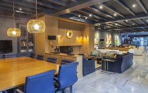 Lobby lounge
