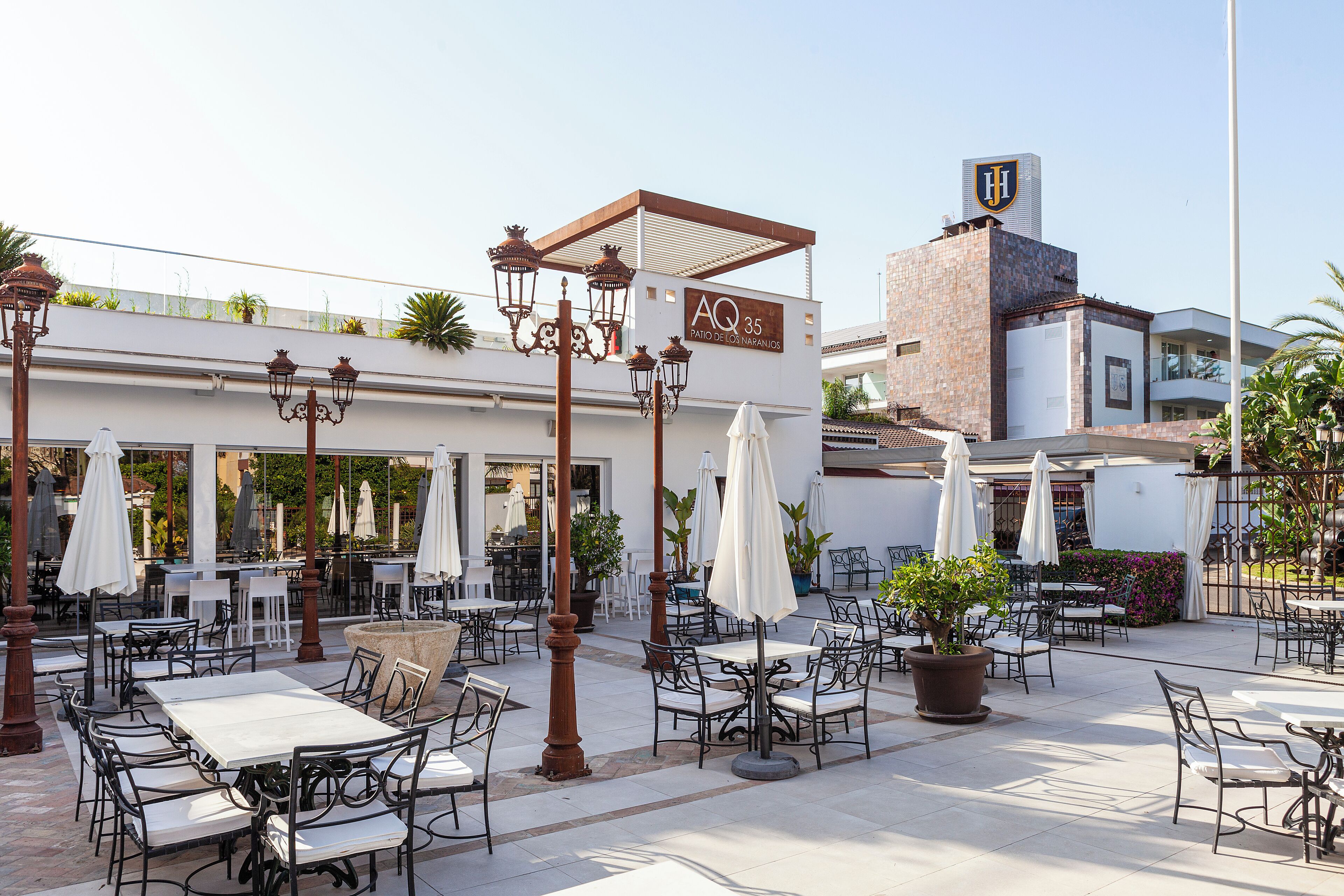 Breakfast, lunch and dinner served