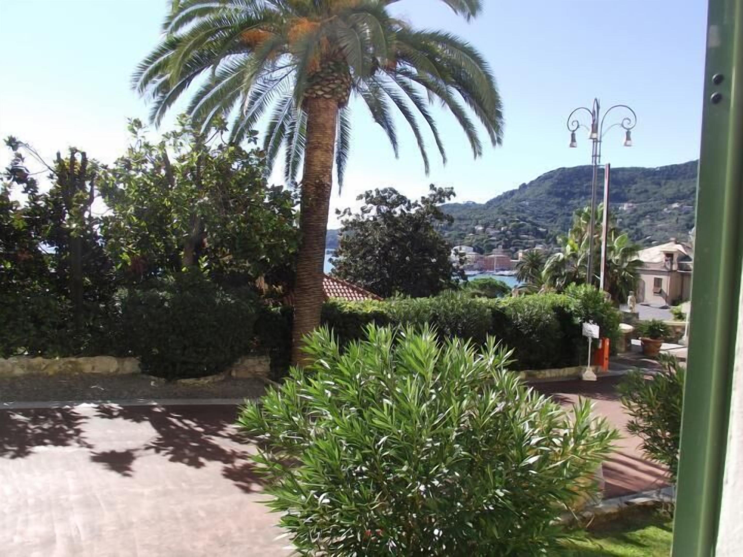 standard double or twin room, ground floor | 1 bedroom, premium bedding, down duvets, minibar