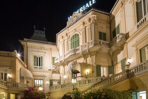 Façade de l’hébergement - soirée/nuit