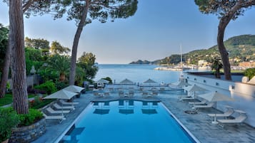 Outdoor pool, pool loungers