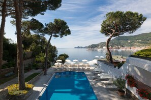 Outdoor pool, sun loungers