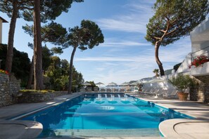 Outdoor pool, pool loungers