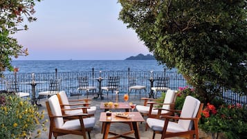 2 ristoranti; aperti a pranzo e a cena