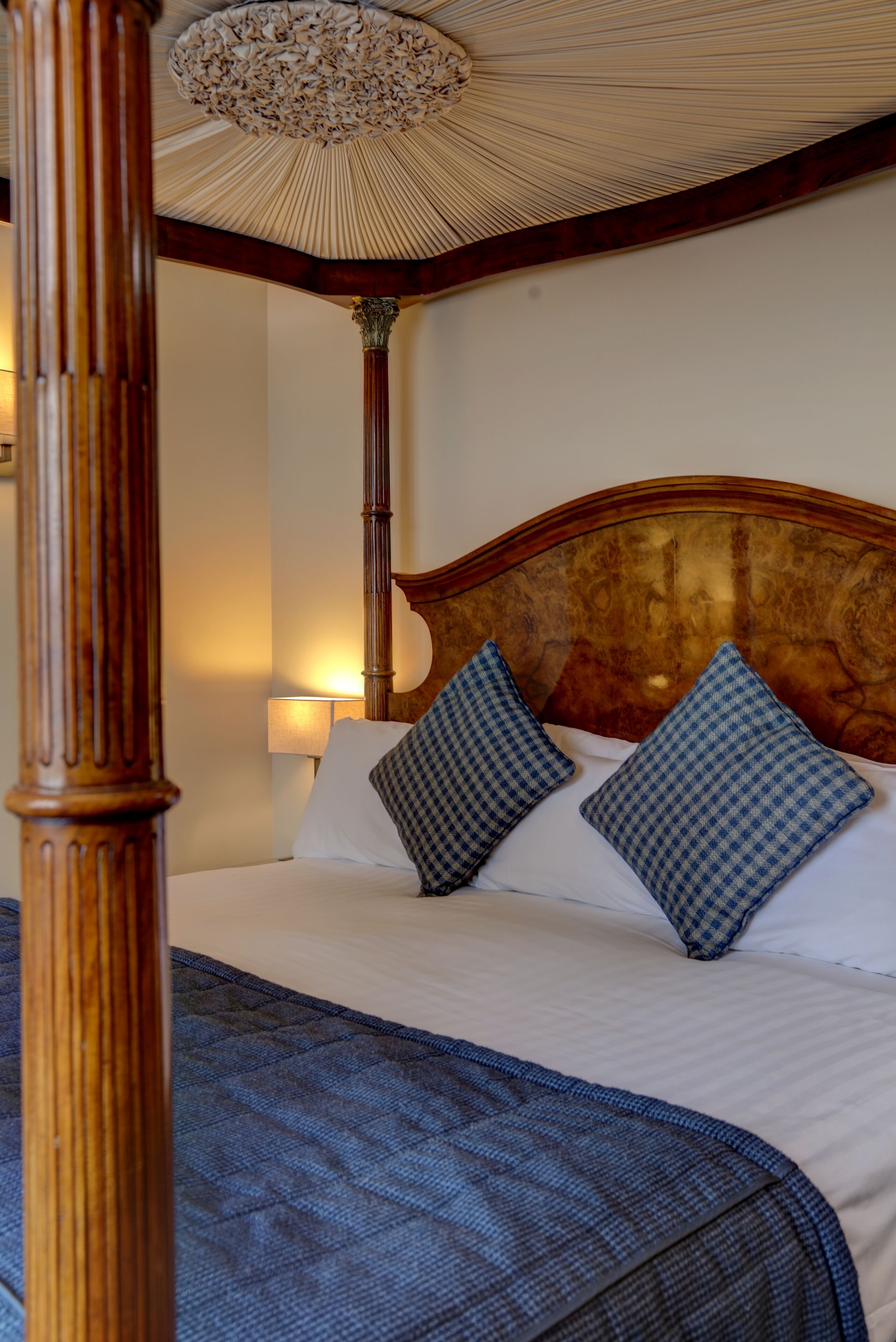 King Suite with Four Poster Bed | Desk, iron/ironing board, WiFi (free), bed sheets