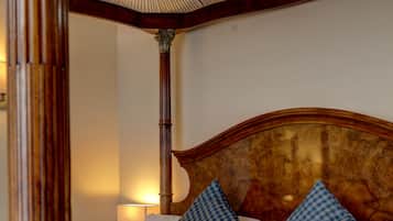 King Suite with Four Poster Bed | Desk, iron/ironing board, WiFi (free), bed sheets
