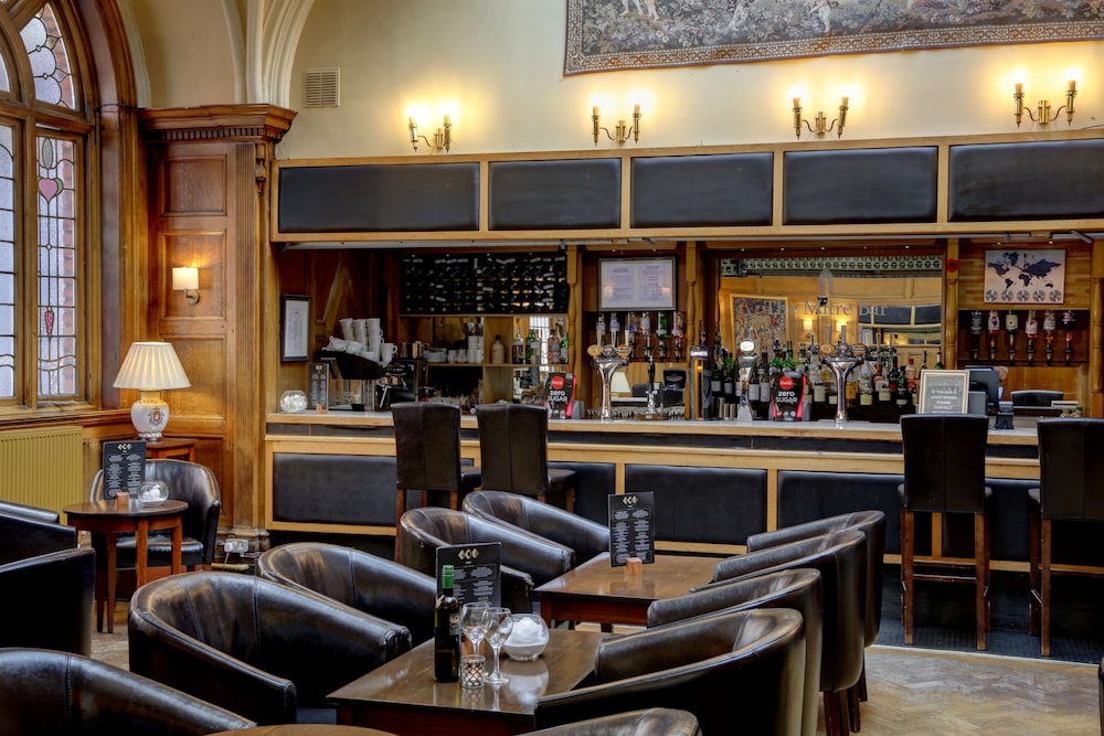 Crown & Mitre Hotel by null