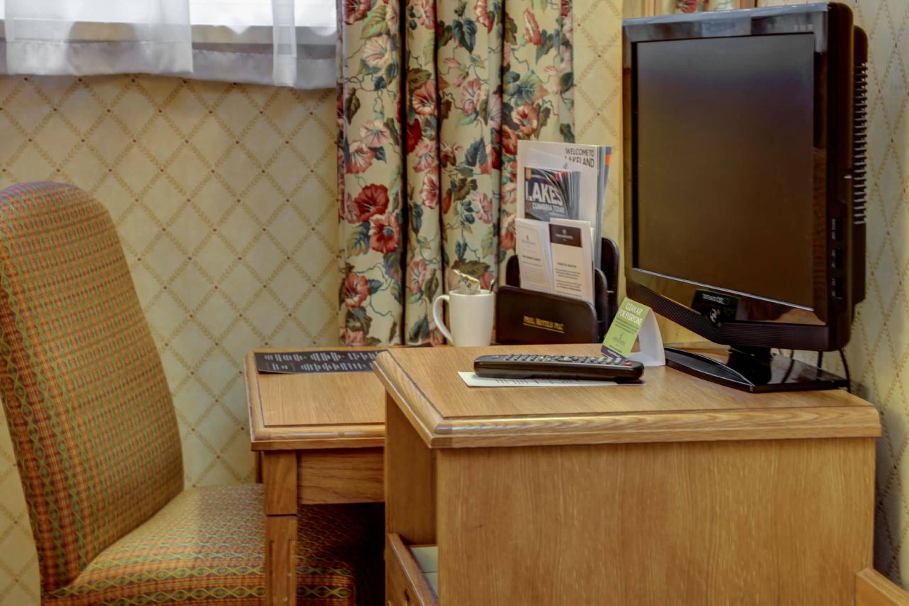 deluxe single room, 1 large single bed | desk, iron/ironing board, free wifi, bed sheets