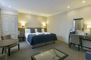 Junior King Suite | 1 bedroom, desk, iron/ironing board, free WiFi