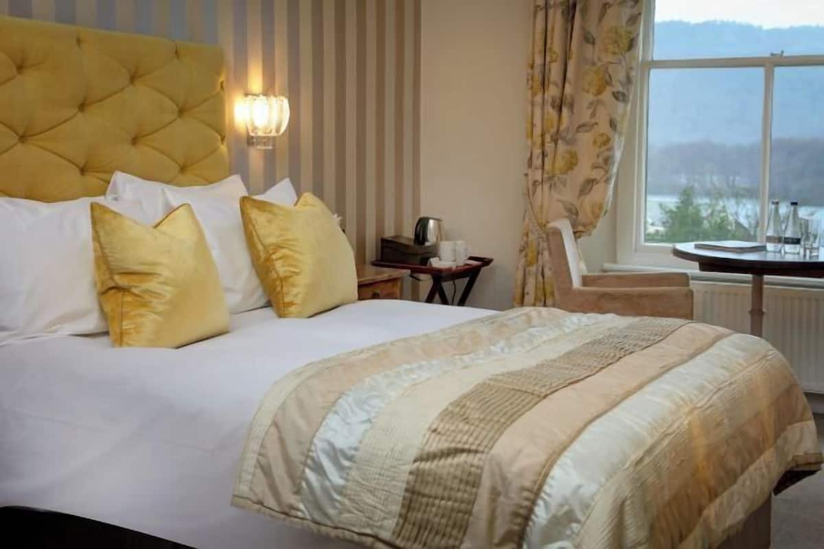 1 bedroom, Egyptian cotton sheets, hypo-allergenic bedding