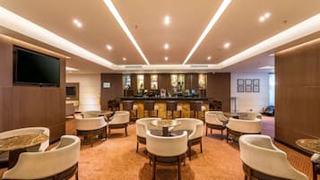 Breakfast, lunch, dinner served; international cuisine