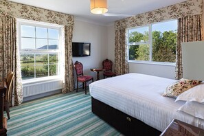 Superior King Room | Premium bedding, in-room safe, individually decorated - Lake District Castle Inn hotel & Spa (Keswick)