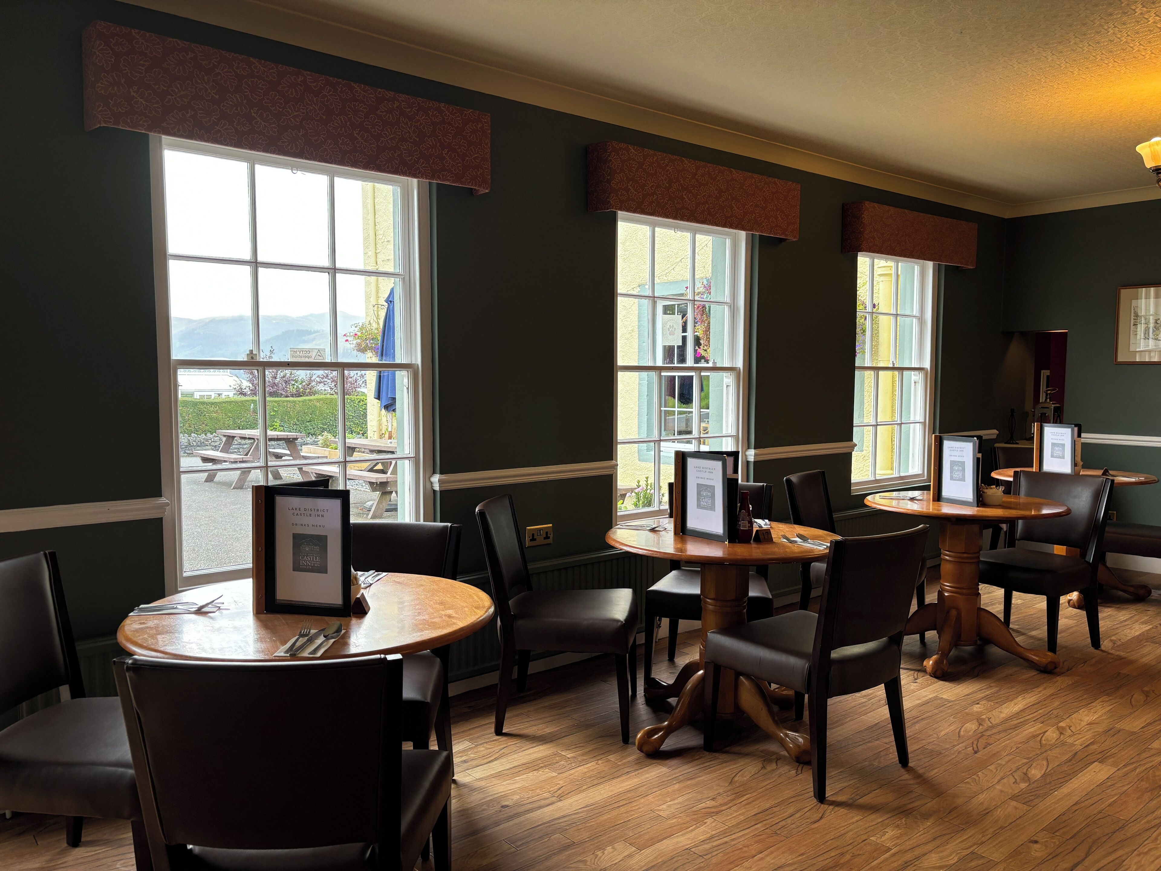 serves lunch and dinner