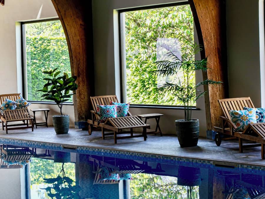 Indoor pool, sun loungers